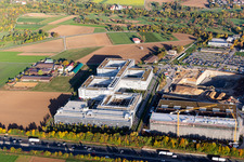 Vue aérienne de Locaux de l'entreprise Thales Deutschland avec halls, bâtiments d'entreprise et installations de production à Ditzingen dans le département Bade-Wurtemberg, Allemagne