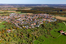 Vue aérienne de Vue du village depuis le sud à le quartier Reudern in Nürtingen dans le département Bade-Wurtemberg, Allemagne