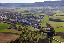 Vue aérienne de Piste avec zone de circulation de l'aérodrome de Wolf Hirth GmbH à Nabern/Teck à le quartier Nabern in Kirchheim unter Teck dans le département Bade-Wurtemberg, Allemagne