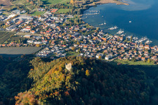 Vue aérienne de Ruines et vestiges des murs de l'ancien château et forteresse d'Altbodman à Bodman à le quartier Bodman in Bodman-Ludwigshafen dans le département Bade-Wurtemberg, Allemagne