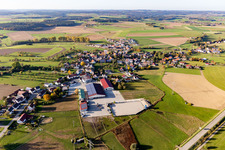 Vue aérienne de Vue du village depuis le sud avec Karl Schmid à le quartier Boll in Sauldorf dans le département Bade-Wurtemberg, Allemagne