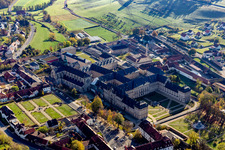Vue aérienne de Complexe de bâtiments du monastère Ebrach avec salle impériale et église du monastère Ebrach et établissement correctionnel Ebrach à le quartier Eborach in Ebrach dans le département Bavière, Allemagne