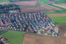 Vue aérienne de Nouvelle zone de développement à Wiesentheid dans le département Bavière, Allemagne