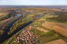 Vue aérienne de Écluse Gerlachshausen de l'Autorité des voies navigables et de la navigation de Schweinfurt sur le canal principal en Gerlachshausen à le quartier Gerlachshausen in Schwarzach am Main dans le département Bavière, Allemagne
