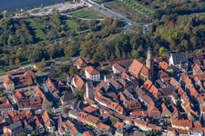 Vue aérienne de Église catholique Saint-Barthélemy à Volkach dans le département Bavière, Allemagne