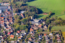 Vue aérienne de Palais du comte Schönborn Gaibach à le quartier Gaibach in Volkach dans le département Bavière, Allemagne