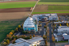 Photographie aérienne de Cineworld Cineplex dans le Mainfrankenpark Neuhof à Dettelbach dans le département Bavière, Allemagne