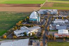 Vue oblique de Cineworld Cineplex dans le Mainfrankenpark Neuhof à Dettelbach dans le département Bavière, Allemagne