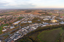 Vue aérienne de Zone commerciale Gattinger Straße à le quartier Lengfeld in Würzburg dans le département Bavière, Allemagne