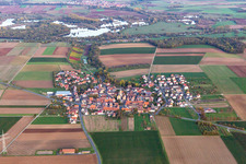 Vue aérienne de Quartier Hergolshausen in Waigolshausen dans le département Bavière, Allemagne