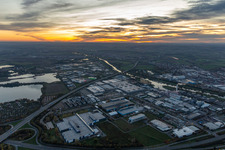 Port à Schweinfurt dans le département Bavière, Allemagne hors des airs
