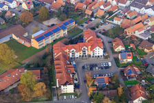 Vue aérienne de Salle des fêtes et Florentinusplatz à Rheinzabern dans le département Rhénanie-Palatinat, Allemagne
