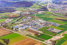 Vue aérienne de Succursale de DSM Nutritional Products AG à Sisseln avec halls, bâtiments d'entreprise et installations de production à Sisseln à Eiken dans le département Argovie, Suisse