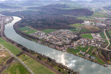 Vue aérienne de Les rives du Haut-Rhin à Sisseln dans le département Argovie, Suisse