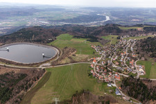 Vue aérienne de Bassin d'Eggberg à le quartier Egg in Rickenbach dans le département Bade-Wurtemberg, Allemagne