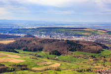 Vue aérienne de Vue de Lörrach depuis l'est à Lörrach dans le département Bade-Wurtemberg, Allemagne