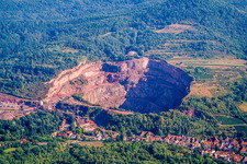 Albersweiler dans le département Rhénanie-Palatinat, Allemagne du point de vue du drone