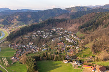 Vue aérienne de Quartier Schwaibach in Gengenbach dans le département Bade-Wurtemberg, Allemagne