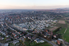 Photographie aérienne de Chantier de construction d'un nouveau quartier résidentiel dans le lotissement de maisons mitoyennes Im Seidenfaden à Offenburg dans le département Bade-Wurtemberg, Allemagne