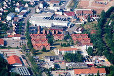 Vue aérienne de Zone industrielle et commerciale pour appareils de mesure STABILA à Annweiler am Trifels dans le département Rhénanie-Palatinat, Allemagne
