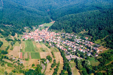 Vue d'oiseau de Quartier Gräfenhausen in Annweiler am Trifels dans le département Rhénanie-Palatinat, Allemagne