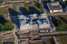Vue aérienne de Chantier de construction du nouveau bâtiment de recherche et du complexe de bureaux du LTC - Linder Technology Campus dans la Wilhelm-Schickard-Straße dans le parc technologique Karlsruhe à le quartier Rintheim in Karlsruhe dans le département Bade-Wurtemberg, Allemagne
