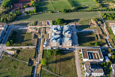 Chantier de construction du LTC - Linder Technology Campus dans la Wilhelm-Schickard-Straße dans le parc technologique Karlsruhe à le quartier Rintheim in Karlsruhe dans le département Bade-Wurtemberg, Allemagne du point de vue du drone