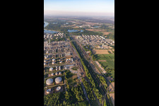 Vue aérienne de MIRO à le quartier Knielingen in Karlsruhe dans le département Bade-Wurtemberg, Allemagne