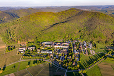Photographie aérienne de Clinique du Palatinat Landeck à Klingenmünster dans le département Rhénanie-Palatinat, Allemagne