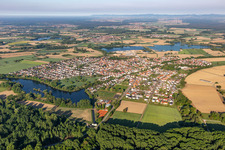 Vue aérienne de Champs agricoles et surfaces utilisables à Leimersheim dans le département Rhénanie-Palatinat, Allemagne