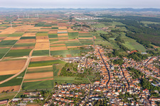 Bellheim dans le département Rhénanie-Palatinat, Allemagne du point de vue du drone
