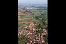 Vue aérienne de Vue des rues et des maisons des quartiers résidentiels à Bellheim dans le département Rhénanie-Palatinat, Allemagne