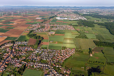 Vue aérienne de Vue de la ville de Knittelheim, Ottersheim près de Landau et Offenbach an der Queich à Knittelsheim dans le département Rhénanie-Palatinat, Allemagne