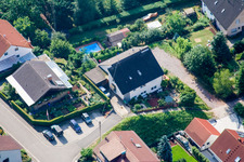 Vue aérienne de À Wingertsberg à le quartier Gräfenhausen in Annweiler am Trifels dans le département Rhénanie-Palatinat, Allemagne
