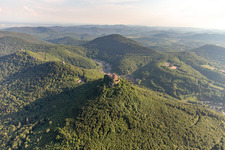 Vue aérienne de Bagatelles à Annweiler am Trifels dans le département Rhénanie-Palatinat, Allemagne