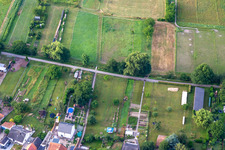 Vue aérienne de Jardins du Dorfbach à Gänsried à Freckenfeld dans le département Rhénanie-Palatinat, Allemagne