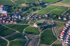 Chapelle Saint-Denys à le quartier Gleiszellen in Gleiszellen-Gleishorbach dans le département Rhénanie-Palatinat, Allemagne hors des airs