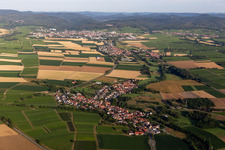 Vue aérienne de Dierbach dans le département Rhénanie-Palatinat, Allemagne