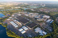 Vue aérienne de Locaux de l'usine automobile Daimler à Wörth à le quartier Maximiliansau in Wörth am Rhein dans le département Rhénanie-Palatinat, Allemagne