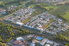 Wörth am Rhein dans le département Rhénanie-Palatinat, Allemagne vu d'un drone