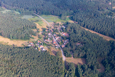 Vue aérienne de Quartier Lauterschwan in Erlenbach bei Dahn dans le département Rhénanie-Palatinat, Allemagne