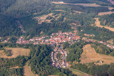 Vue aérienne de Bundenthal dans le département Rhénanie-Palatinat, Allemagne