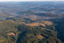 Vue aérienne de Busenberg dans le département Rhénanie-Palatinat, Allemagne