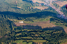 Vue aérienne de Piste avec zone de circulation sur l'aérodrome de Söller à Rumbach à Bundenthal dans le département Rhénanie-Palatinat, Allemagne