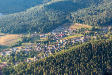 Vue aérienne de Quartier Petersbächel in Fischbach bei Dahn dans le département Rhénanie-Palatinat, Allemagne