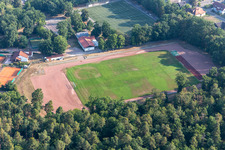 Vue aérienne de Terrain de sport à Hatzenbühl dans le département Rhénanie-Palatinat, Allemagne