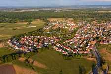 Vue d'oiseau de Leimersheim dans le département Rhénanie-Palatinat, Allemagne