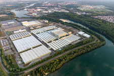 Vue aérienne de Daimler GLC sur l'île Verte à Germersheim dans le département Rhénanie-Palatinat, Allemagne