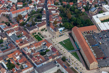 Vue aérienne de FMZ Stadkaserne avec école professionnelle sur la Paradeplatz à Germersheim dans le département Rhénanie-Palatinat, Allemagne