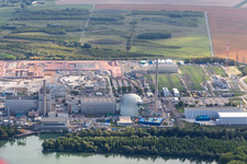 Vue aérienne de La centrale nucléaire ENBW en cours de démantèlement avec le chantier de construction du convertisseur CC à Philippsburg dans le département Bade-Wurtemberg, Allemagne
